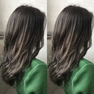 セミロング カラー 小栗 麻衣のヘアスタイル