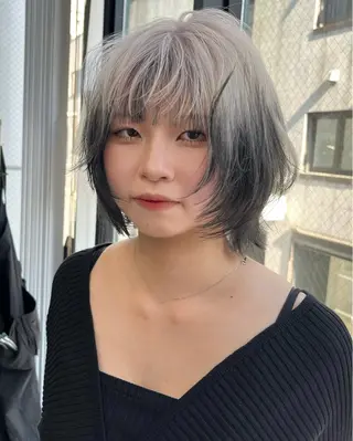ミディアム カラー イツク ⚡️ ルーツ/ハイトーンのヘアスタイル
