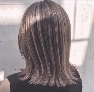 ミディアム カラー AKI アキのヘアスタイル