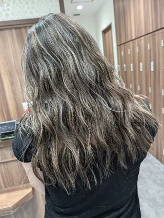 ロング カラー 🩶ハイライトカラー 🩶ASH西葛西鈴木のヘアスタイル