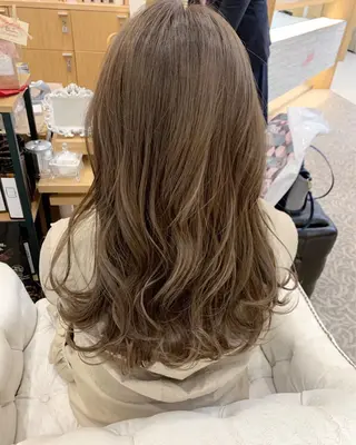 ロング カラー K. SUZUKAのヘアスタイル