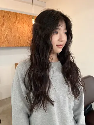 ロング カラー 暖色/パーマ 🌼クニトウメイのヘアスタイル