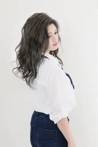 セミロング カラー 隠れ家美容室 RAW TOKYO 【公式】のヘアスタイル