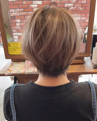 ショート カラー 眞壁 華子のヘアスタイル