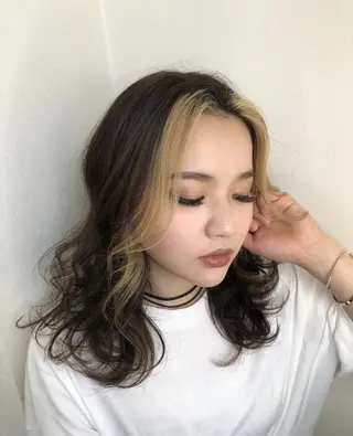 ミディアム カラー 工藤 綾華のヘアスタイル