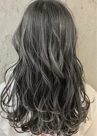 ミディアム カラー Lino by hoNuaのヘアスタイル