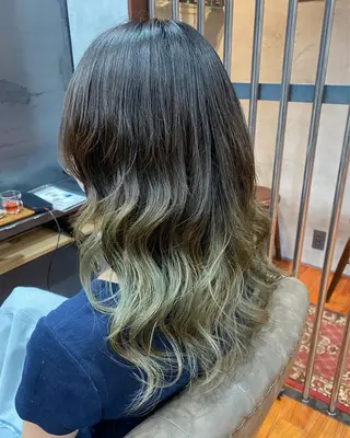 セミロング カラー ヘアアレンジ 烏山 達也のヘアスタイル