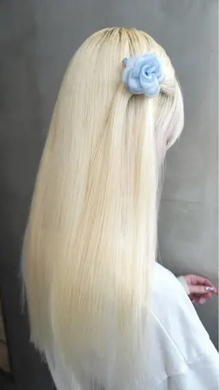 ロング カラー ハイトーンカラー/ hinata🪽のヘアスタイル