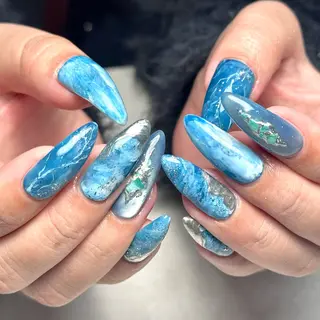 ネイル 🐈‍⬛ Minamiのネイルデザイン