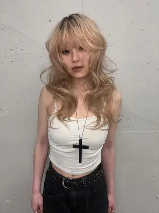 カラー セミロング ハイトーン😺艶 ✨ブリーチ✨透明感のヘアスタイル