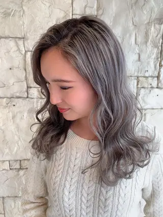 カラー 井上 歩美のヘアスタイル
