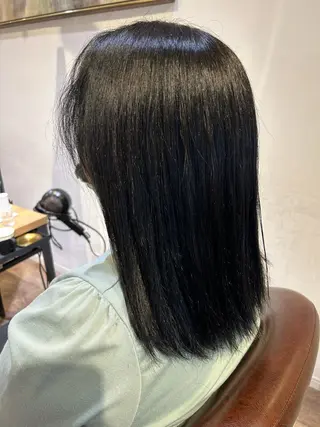 セミロング カラー MILLOR “ミラー”のヘアスタイル