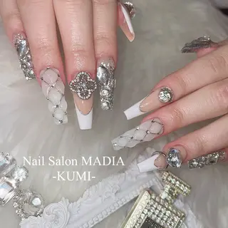 ネイル KUMI💛 MADIAのネイルデザイン