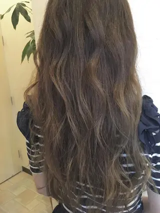 ロング カラー ヘアアレンジ IVY villa Suzu.のヘアスタイル