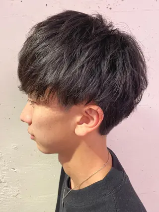 メンズ 推しカラー オタク美容師 山本のヘアスタイル