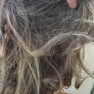 カラー 饒平名 知也のヘアスタイル
