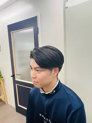 メンズ アイブロウ フジワラ ヤスのヘアスタイル