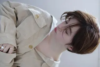 ショート カラー 鍵山 千秋のヘアスタイル