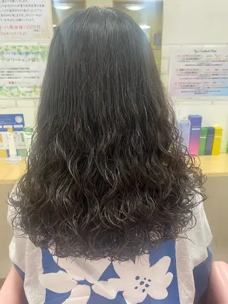 ロング パーマ 徳永 嘉希のヘアスタイル