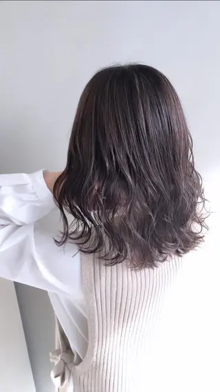 ミディアム カラー リサ tonieのヘアスタイル