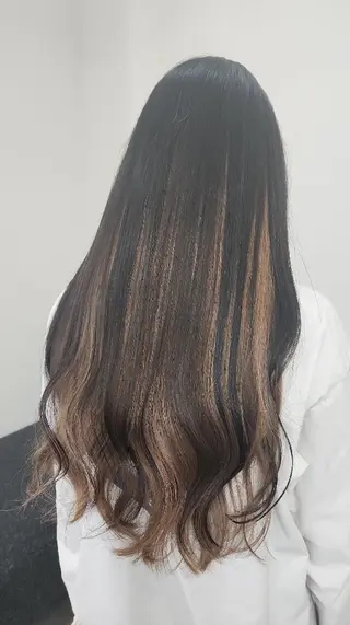 ロング カラー 安達まい/ インナーカラー◎のヘアスタイル