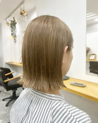 ショート カラー コバヤシ リョウのヘアスタイル