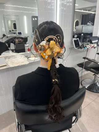 ヘアアレンジ ハイトーン デザインカラーのヘアスタイル