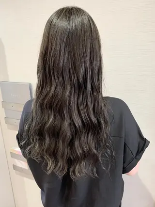 ロング カラー 蓮見  友里のヘアスタイル