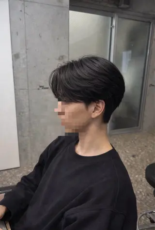 メンズ 赤み消し／アッシュ系 ／ダウンパーマ／優斗のヘアスタイル