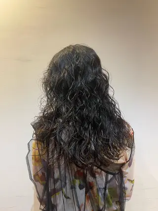 ロング パーマ 🫧うる艶レイヤー /グレージュ🪐リサのヘアスタイル