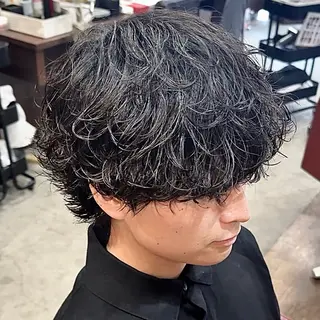パーマ メンズ スペインカール/セン ターパート/RYUのヘアスタイル