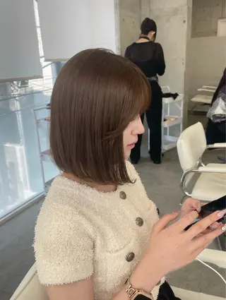 ミディアム カラー レイヤーカット 透明感カラー表参道のヘアスタイル