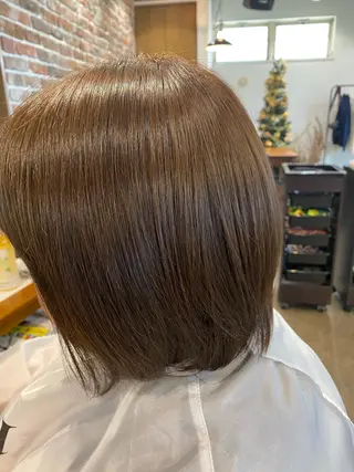 ショート カラー 沖田 舞衣のヘアスタイル