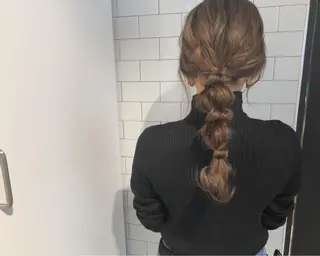 ロング カラー ヘアアレンジ shiori ﾍﾞｰｼﾞｭｶﾗｰのヘアスタイル