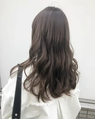 ロング カラー 榎園 由美のヘアスタイル