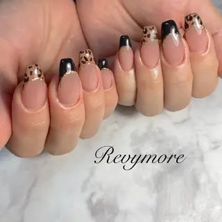 ミディアム ネイル nail salon Revymoreのネイルデザイン