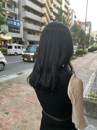 セミロング カラー サプリームヘア 飯田みち瑠のヘアスタイル