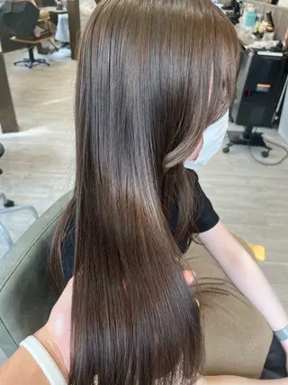 ロング カラー 佐藤 瑚碧のヘアスタイル