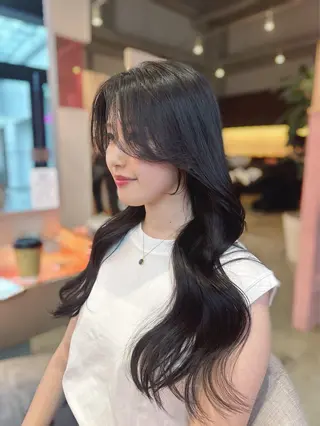 ロング 艶カラー✨レイヤー 𝐚𝐲𝐚𝐤𝐚のヘアスタイル