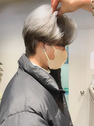 ショート メンズ ハイトーン×レイヤー カットTAKUMIのヘアスタイル