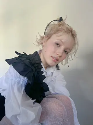 ミディアム サカモト ナオミのヘアスタイル