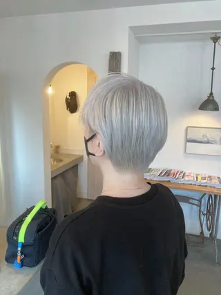 ショート カラー vahan✂︎ 小林未果🕊のヘアスタイル