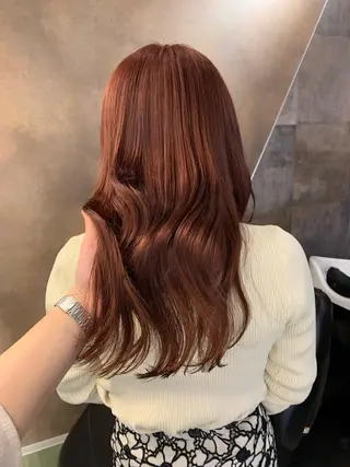 ロング カラー SAKINO． ベージュカラーのヘアスタイル