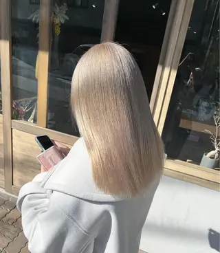 セミロング カラー 透明感ハイトーン🦄 キラ🌈のヘアスタイル