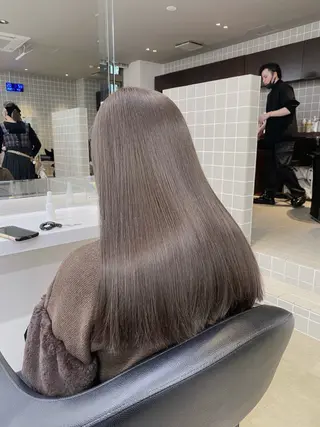 カラー ブリーチ縮毛矯正加藤 赤み無し透明感ヘアのヘアスタイル