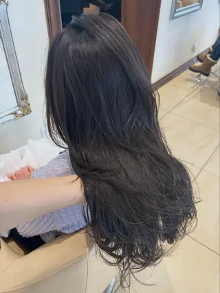 ロング レイヤーカット/ 透明感カラー/カナのヘアスタイル