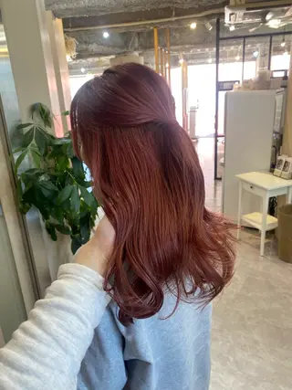 セミロング カラー AYANO ／レイヤー／オリーブのヘアスタイル