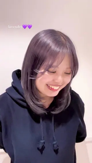 カラー ニトウ レイナのヘアスタイル