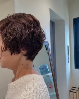 ショート パーマ 垢抜け小顔レイヤー オリーブ/スミレのヘアスタイル