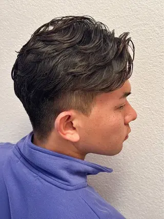 ミディアム 阿賀 佑季のヘアスタイル